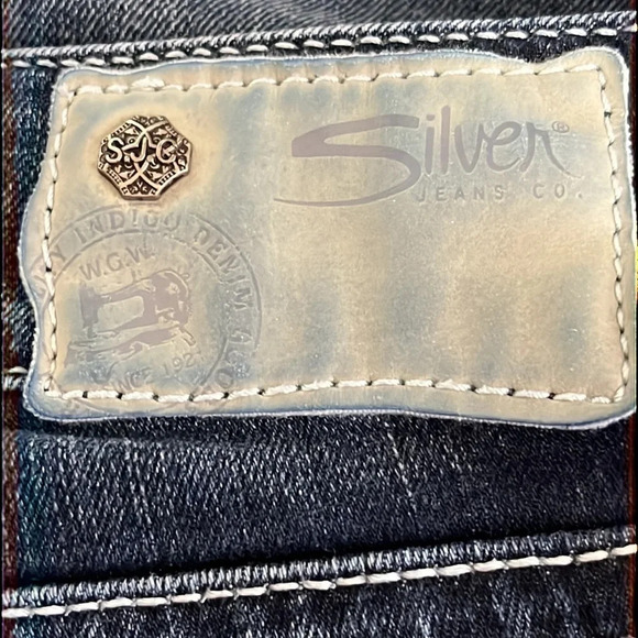 Silver Suki Mid Bermuda Dark Wash Shorts - Size 26 - Picture 10 of 10